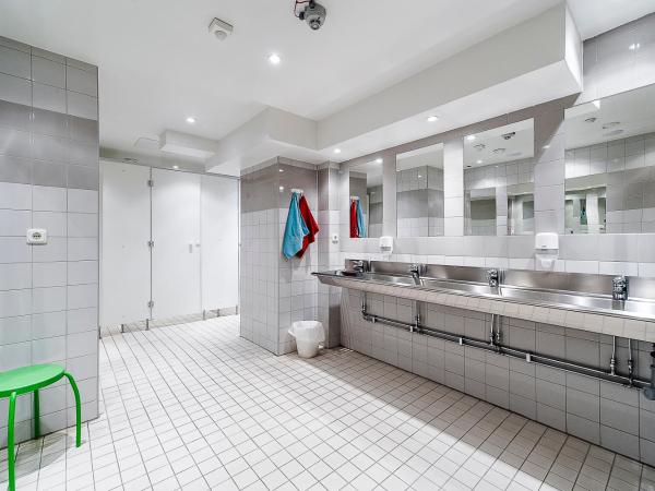 City Hostel : photo 8 de la chambre chambre simple avec salle de bains commune