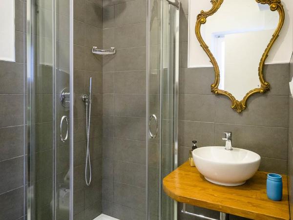 B&B I Portici Di Sottoripa : photo 8 de la chambre chambre double avec salle de bains privative