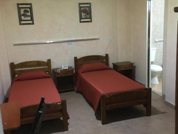 Hotel El Porteño : photo 3 de la chambre chambre lits jumeaux