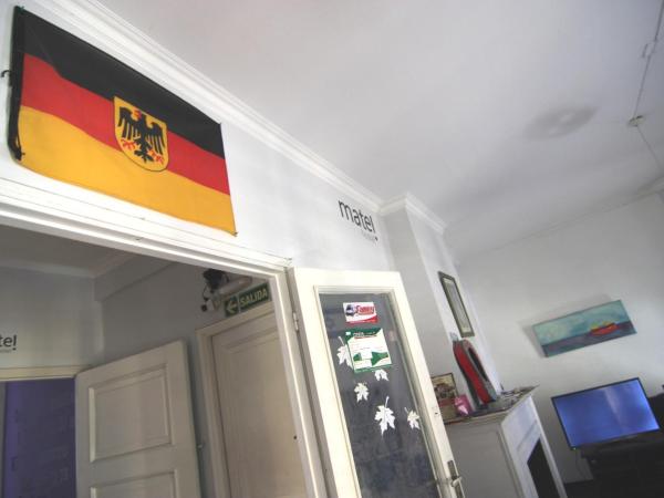 mate! Hostel : photo 7 de la chambre chambre double avec salle de bains commune