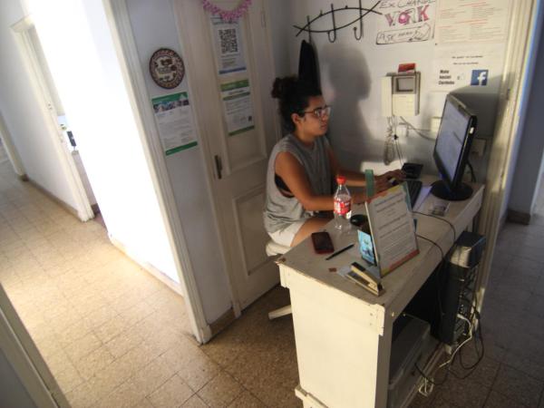 mate! Hostel : photo 9 de la chambre chambre familiale avec salle de bains commune