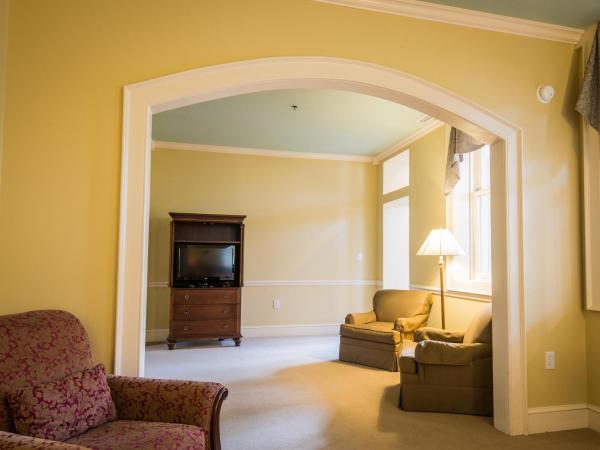 Fort Harrison State Park Inn : photo 2 de la chambre suite deluxe avec lit king-size