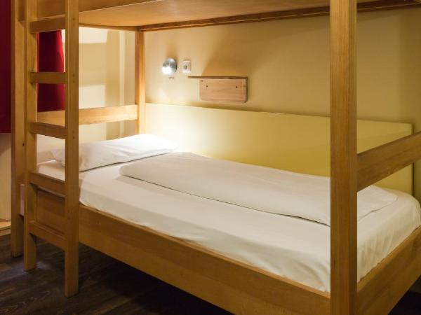 Euro Youth Hotel Munich : photo 4 de la chambre chambre triple avec salle de bains commune