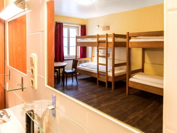 Euro Youth Hotel Munich : photo 3 de la chambre chambre quadruple avec salle de bains commune