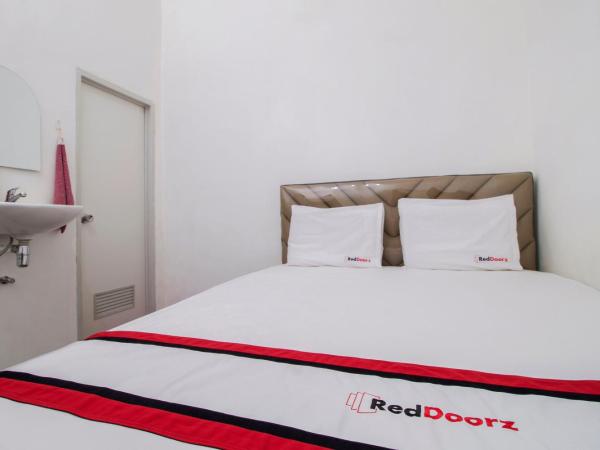 RedDoorz @ Radio Dalam : photo 9 de la chambre chambre double reddoorz