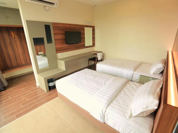 Pantai Regal Hotel : photo 2 de la chambre deluxe super twin room