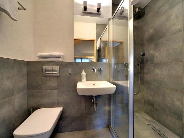 Dom Górski : photo 7 de la chambre chambre quadruple supérieure avec balcon