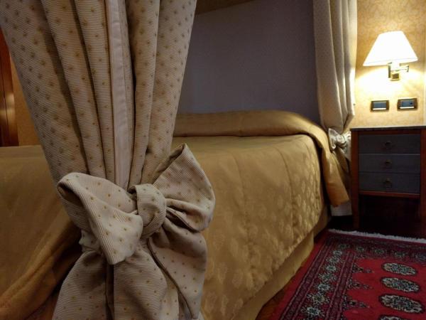Grand Hotel Piazza Borsa : photo 4 de la chambre suite impériale