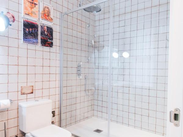 Pensión Boutique Caravan Cinema : photo 7 de la chambre chambre lit king-size avec balcon