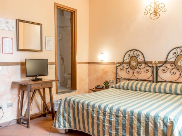 Hotel Monica : photo 1 de la chambre chambre double ou lits jumeaux