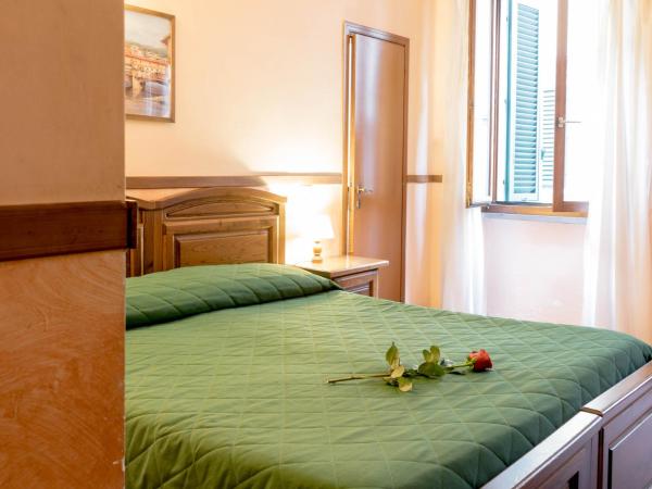 Hotel Monica : photo 3 de la chambre chambre triple