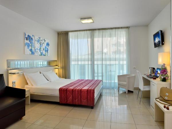Mercure Hotel Rimini Artis : photo 4 de la chambre chambre double supérieure avec canapé-lit