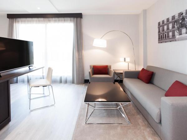 Novotel Madrid Center : photo 3 de la chambre chambre exécutive avec terrasse