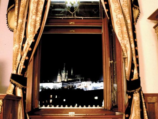 U Páva : photo 4 de la chambre chambre double de luxe avec vue sur le château de prague