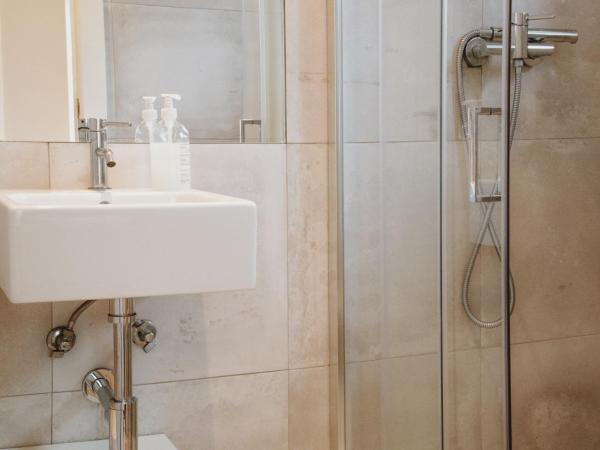 Porto Spot Hostel : photo 5 de la chambre chambre lits jumeaux avec salle de bains privative