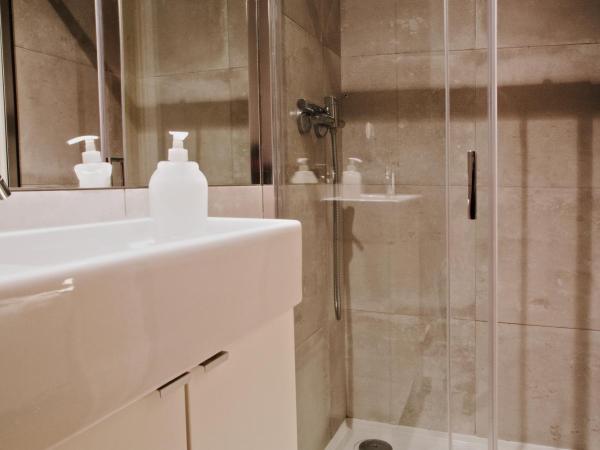 Porto Spot Hostel : photo 2 de la chambre chambre lits jumeaux avec salle de bains privative