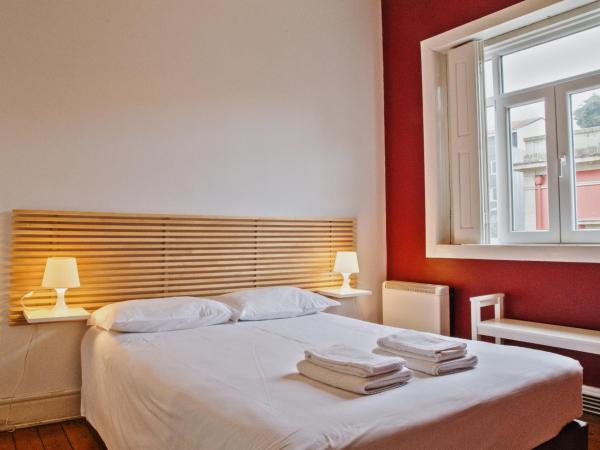 Porto Spot Hostel : photo 1 de la chambre chambre double avec salle de bains privative