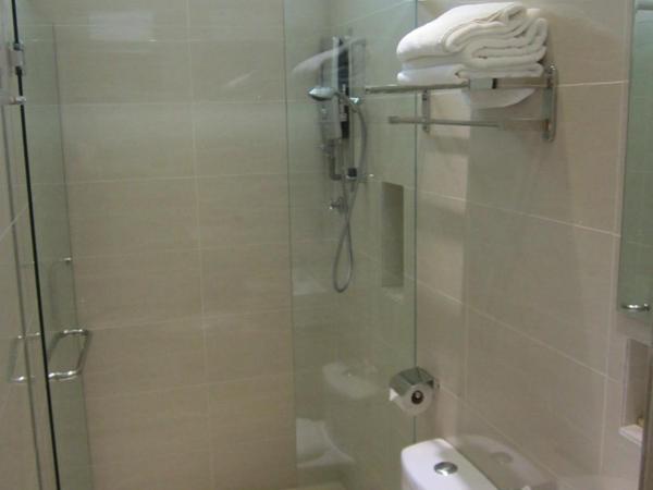 The V Hotel : photo 9 de la chambre chambre lits jumeaux standard
