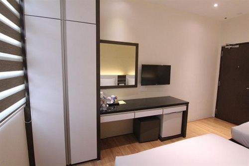 The V Hotel : photo 8 de la chambre chambre lits jumeaux standard