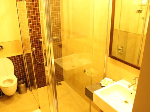 juSTa MG Road : photo 8 de la chambre suite