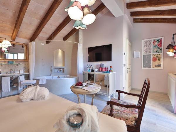 Ville Sull'Arno : photo 5 de la chambre suite junior avec baignoire spa