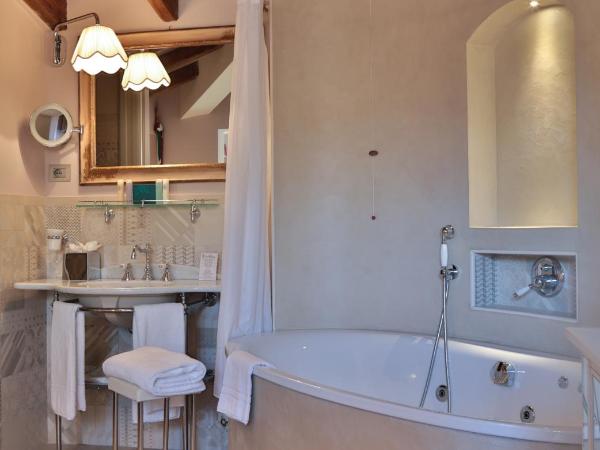 Ville Sull'Arno : photo 4 de la chambre suite junior avec baignoire spa