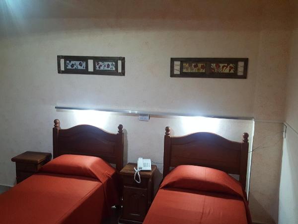 Hotel El Porteño : photo 2 de la chambre chambre lits jumeaux