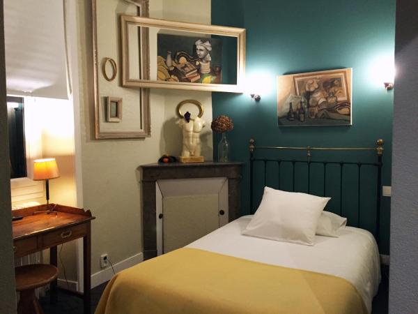 Hotel Auberge des Remparts : photo 2 de la chambre petite chambre simple