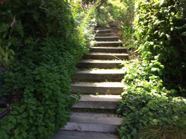 The Embassy B&B : photo 9 de la chambre petite chambre lits jumeaux avec salle de bains commune