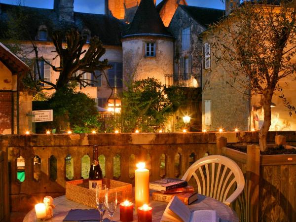 La Villa des Consuls - Gîte de tourisme de charme : photo 4 de la chambre appartement avec terrasse (rez-de-chaussée)