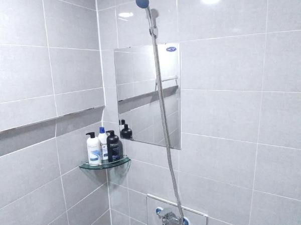 Hause Itaewon : photo 8 de la chambre chambre simple avec salle de bains commune