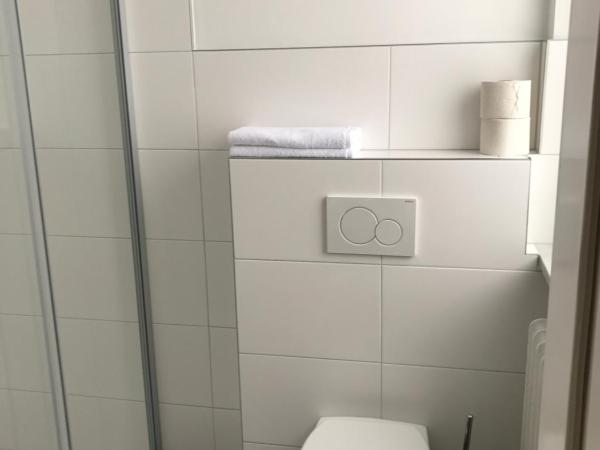 Montagehotel Bed & Steel : photo 7 de la chambre chambre simple avec salle de bains privative