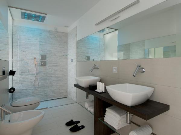 Aparthotel Duomo : photo 4 de la chambre appartement de luxe avec baignoire spa