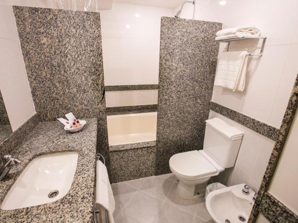 Scorial Rio Hotel : photo 4 de la chambre chambre triple de luxe (1 lit double + 1 lit simple)
