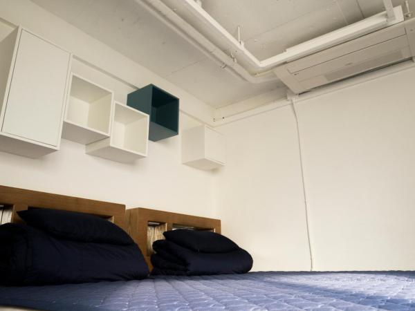 That House Hongdae : photo 8 de la chambre chambre lits jumeaux avec salle de bains commune