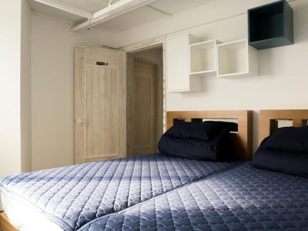 That House Hongdae : photo 9 de la chambre chambre lits jumeaux avec salle de bains commune