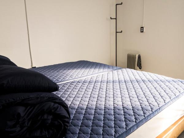 That House Hongdae : photo 10 de la chambre chambre lits jumeaux avec salle de bains commune