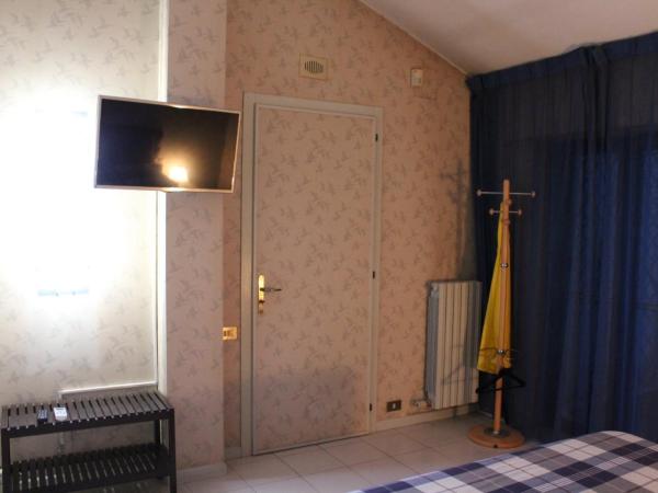 B&B Apulia Time : photo 4 de la chambre chambre double avec balcon et salle de bains commune
