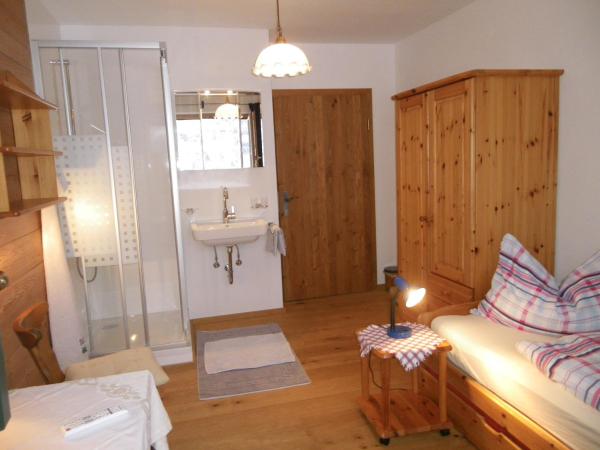 Lindenhof : photo 4 de la chambre chambre simple avec toilettes extérieures