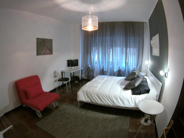 B&B Piccinni 191 : photo 7 de la chambre chambre triple avec salle de bains privative séparée