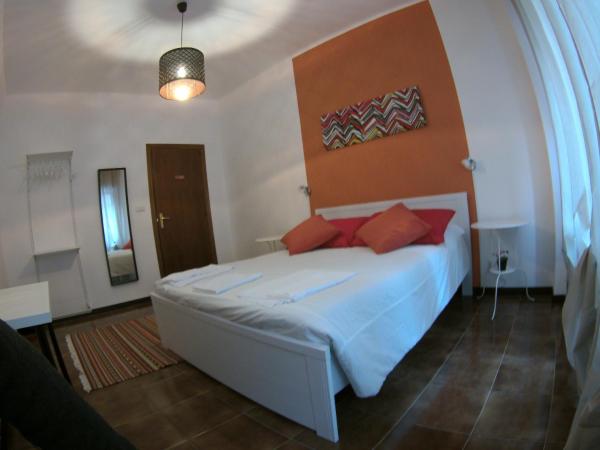 B&B Piccinni 191 : photo 7 de la chambre chambre double avec salle de bains commune
