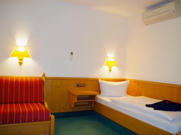 Hotel Alttolkewitzer Hof : photo 3 de la chambre chambre lits jumeaux standard