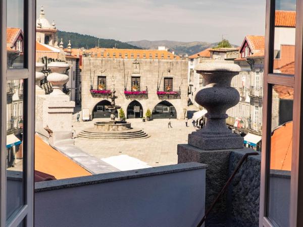 Dona Emília Guest House & Studio Apartment Building : photo 7 de la chambre suite with balcony and mountain and city views