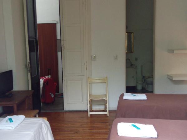 06 Soho Suites : photo 7 de la chambre chambre triple avec salle de bains privative