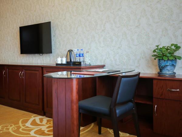 New Knight Royal Hotel Airport and International Resort : photo 2 de la chambre chambre deluxe avec 2 lits doubles