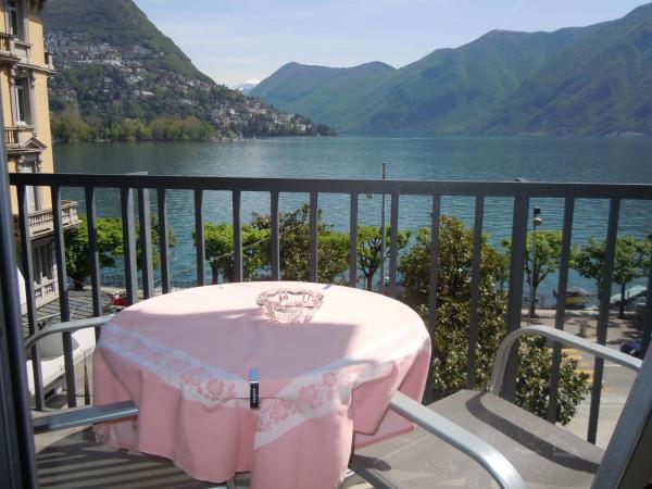 Swiss Lodge Nassa Garni : photo 3 de la chambre chambre double standard avec balcon - vue sur lac