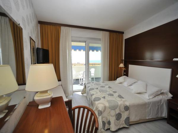 Hotel Corallo : photo 3 de la chambre chambre double ou lits jumeaux supérieure - vue sur mer