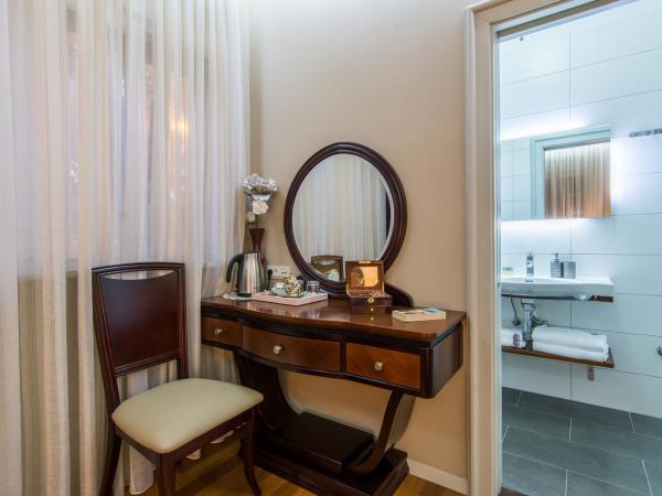 Scallop Regent Rooms : photo 6 de la chambre chambre double confort avec balcon