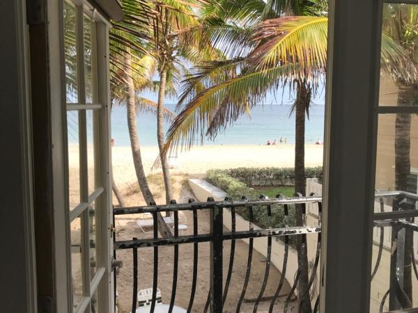 Courtyard Villa Hotel : photo 3 de la chambre chambre lit queen-size