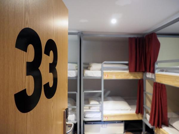 St Christopher's Liverpool Street : photo 2 de la chambre dortoir privé de 8 lits avec salle de bains commune 